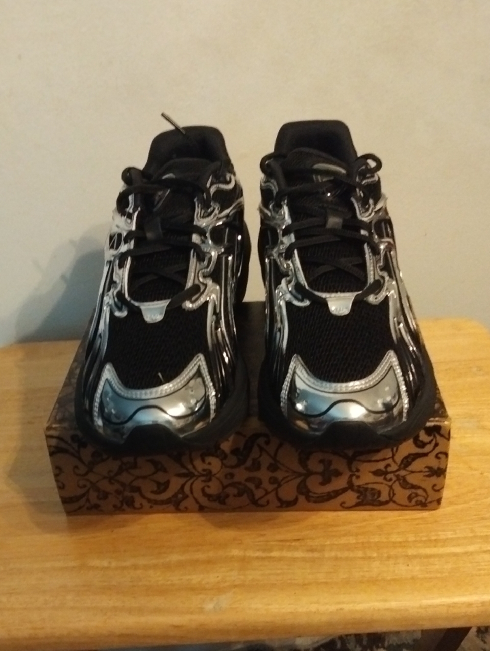 New Men's Black and Silver  Puma Athletic Sneakers Size US 11